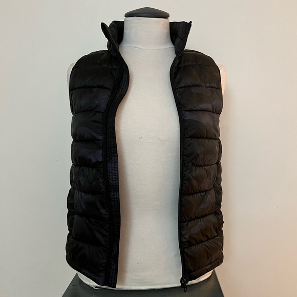 Vest - Picture 2 of 5